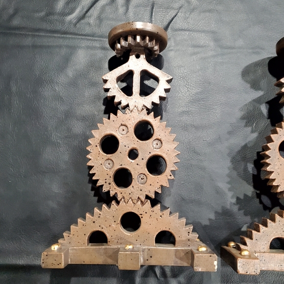 Salvage inspired bronze-effect candlestick. Suitable for pillar candles - Picture 3 of 6